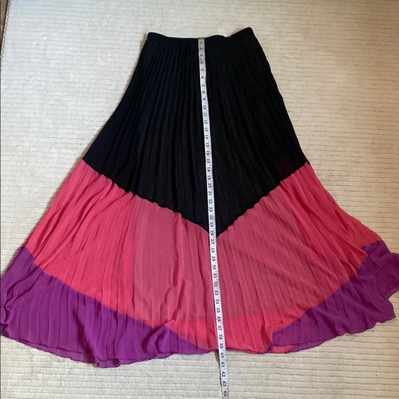 ALLEN B Elegant Black and Pink Pleated Maxi Skirt - Picture 4 of 9